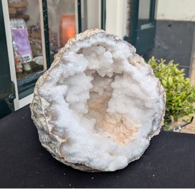Super kwaliteit Marokkaanse Bergkristal Geode 'schaal'  XL hagelwitte kristallen nu sterk in prijs verlaagd!