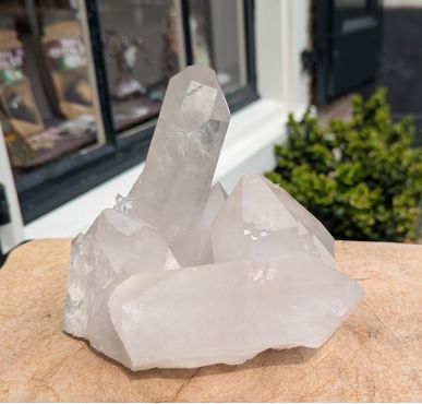 Heldere kwaliteit  Bergkristal cluster staand