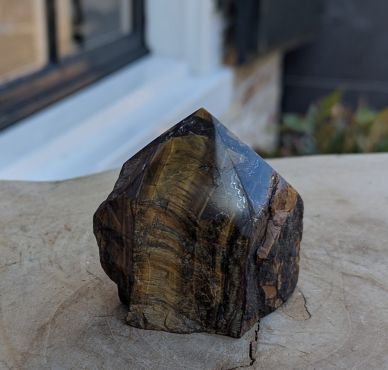 Tijgeroog geslepen ruwe puntkristal