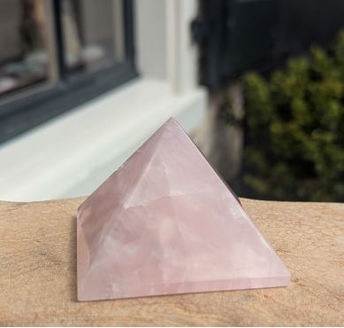 Rozekwarts pyramide 40 mm hoog
