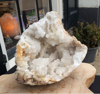 Super kwaliteit Marokkaanse Bergkristal Geode 'schaal'  XL hagelwitte en transparante kristallen nu sterk in prijs verlaagd!
