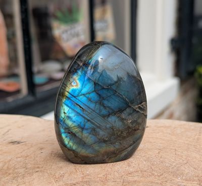 Labradoriet freeform klein  rondom gepolijst