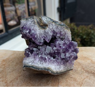 Heel speciale en extra zuivere en ruwe  Magical trio of Gouden Driehoek  met extra kwaliteit Uruguai Amethist staand en spatzuiver Bergkristal en Rozenkwarts