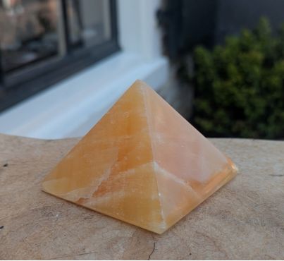 Schitterende kwaliteit Oranje calsiet pyramide