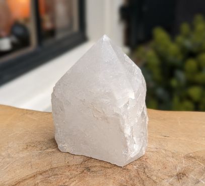 Schitterende heldere Bergkristal ruw geslepen punt