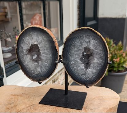 Agaathelft met Bergkristal klein op standaard