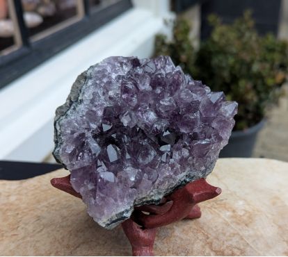 Super kwaliteit Amethist Uruguai cluster large extra donkerpaarse kristallen in standaard