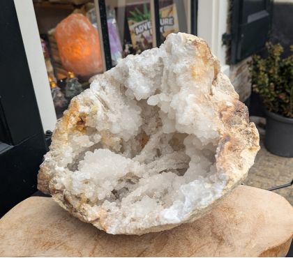 Super kwaliteit Marokkaanse Bergkristal Geode 'schaal'  XL hagelwitte en transparante kristallen nu sterk in prijs verlaagd!