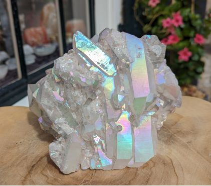Bergkristal cluster op standaard angel aura