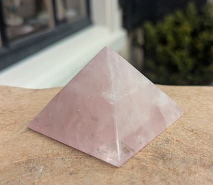 Rozekwarts pyramide 40 mm hoog
