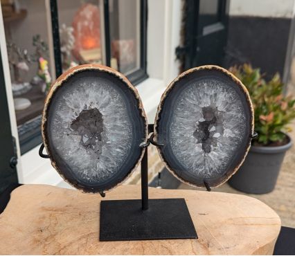 Agaathelft met Bergkristal klein op standaard