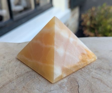Schitterende kwaliteit Oranje calsiet pyramide