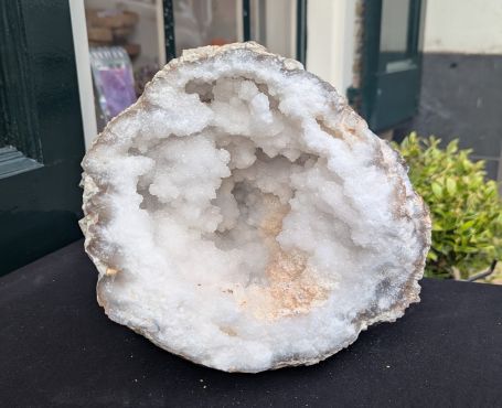Super kwaliteit Marokkaanse Bergkristal Geode 'schaal'  XL hagelwitte kristallen nu sterk in prijs verlaagd!