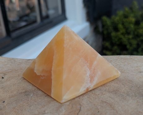 Schitterende kwaliteit Oranje calsiet pyramide