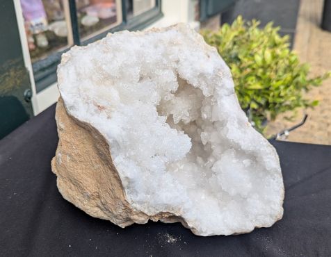 Super Natuur  Marokkaanse Bergkristal geode 'schaal-grot'  XL