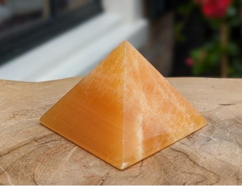 Schitterende kwaliteit Oranje calsiet pyramide