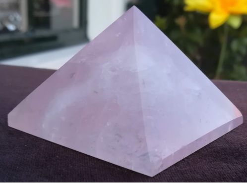 Rozekwarts pyramide 40 mm hoog