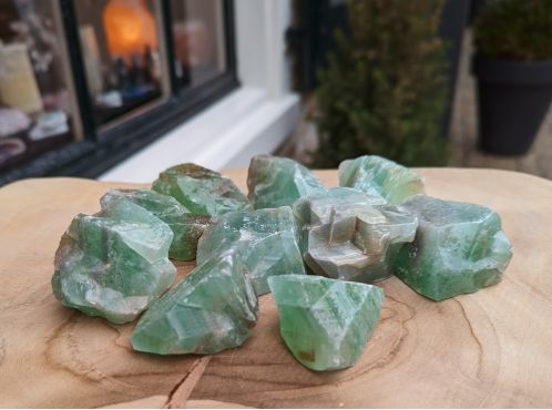 Groene 'Emerald' Calsiet ruw klein