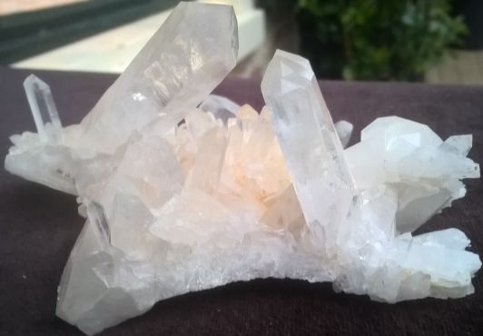 Bergkristal cluster madagascar klein en hoog