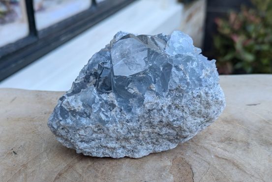 Prachtige extra ruwe kwaliteit Celestien cluster medium large met helderblauwe kristallen