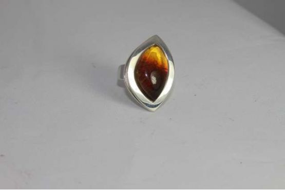 Ronde barnsteen ring