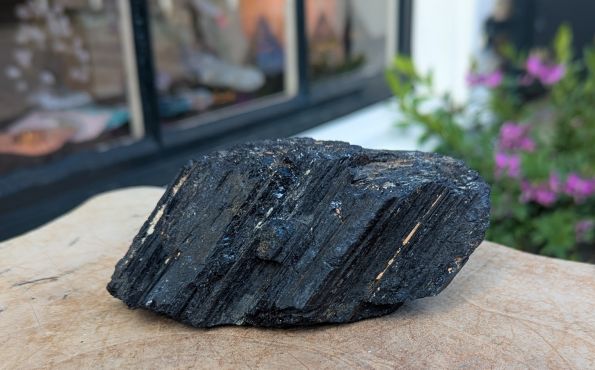 Ruwe Zwarte Toermalijn (schorl) medium large