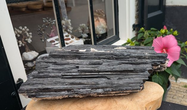 Extra ruwe Zwarte Toermalijn (schorl) XL met Mica  en Albiet