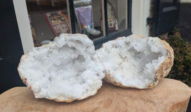 Bergkristal Geode Marokko  large extra kwaliteit Bergkristal Geode Marokko  large extra kwaliteit