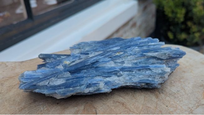 Kyaniet cluster met Bergkristal