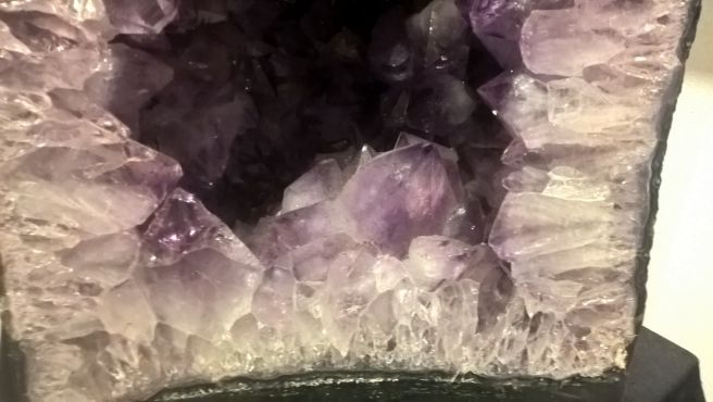 Amethist Geode grote kristallen detail onder