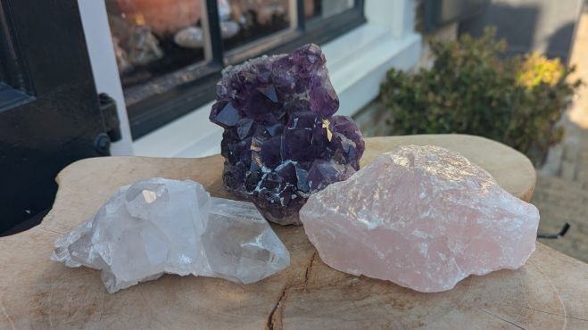 Heel speciale en extra zuivere en ruwe  Magical trio of Gouden Driehoek large  met extra kwaliteit Uruguai Amethist  en spatzuiver Bergkristal en Rozenkwarts