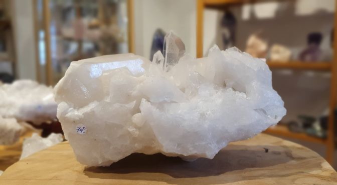 Super speciale Bergkristal cluster medium large staand met kleinere en grote sprankelende kristallen