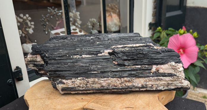 Extra ruwe Zwarte Toermalijn (schorl) XL met Mica  en Albiet