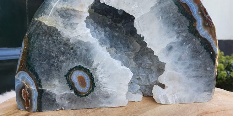 Agaat-Bergkristal staand ruw